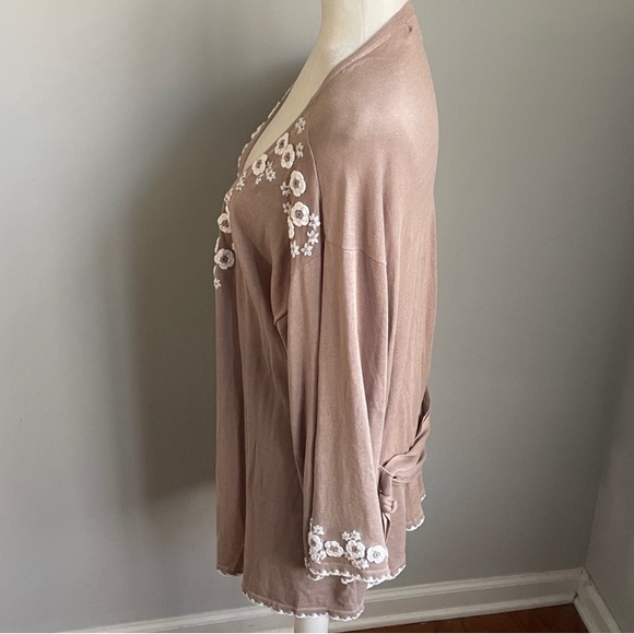Coldwater Creek Embroidered Open Front Tan Cotton Cardigan Sweater
Size Large - Picture 4 of 9